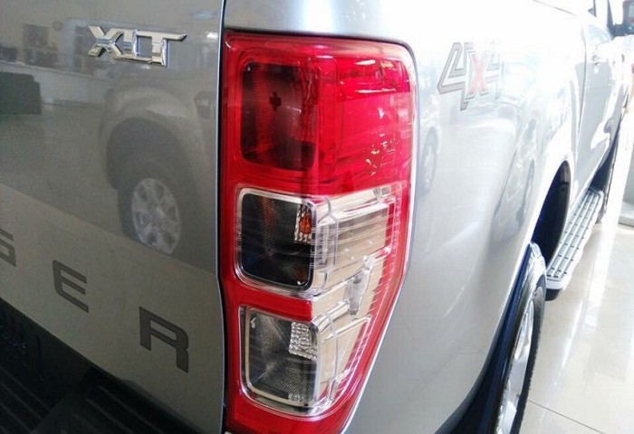 Khuyến mãi mua xe Ford Ranger XLS, số sàn, vay trả góp chỉ 150 triệu, giao xe trong 30 ngày.