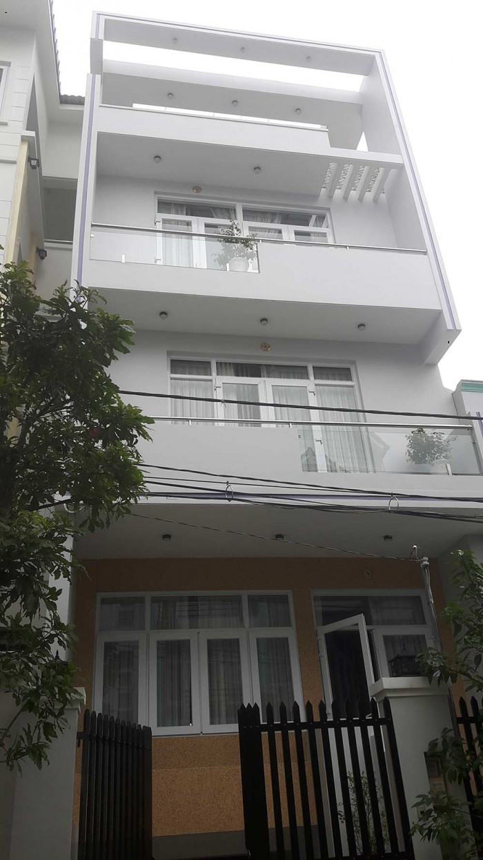 Bán nhà 5 tấng tổ 4 Thạch Bàn, Q.Long Biên, Hà Nội. DT 42,5m2. MT 4m. Giá 3,6 tỷ