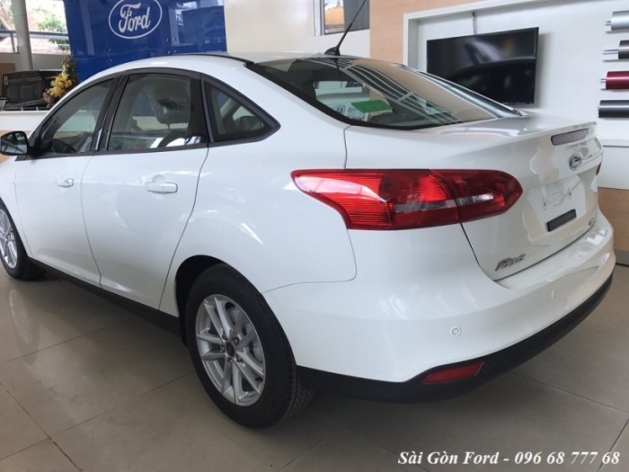 Khuyến mãi mua xe Ford Focus 2019, giao xe trong tháng