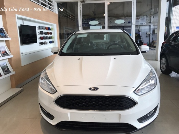 Khuyến mãi mua xe Ford Focus 2019, giao xe trong tháng