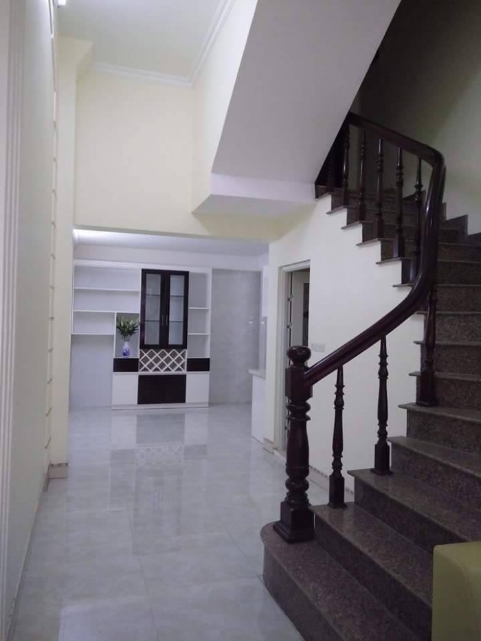Bán gấp nhà phố Định Công Thượng, 30m2, 5 tầng, giá 2,1 tỷ.