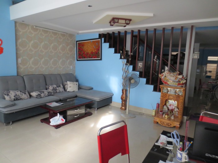 Xuất cảnh bán gấp nhà HXH đường Tân Hương, phường Tân Quý, quận Tân Phú.