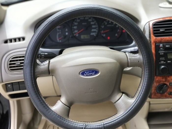 Bán FORD Laser bản Limited số tự động màu đen cực đẹp