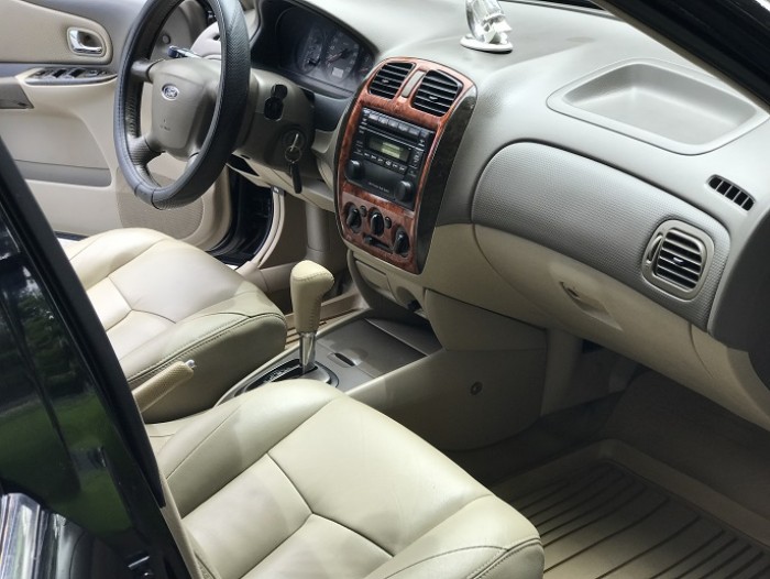 Bán FORD Laser bản Limited số tự động màu đen cực đẹp