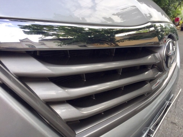 Cần bán Toyota Innova 2.0E cuối 2013 bản 2 phao màu bạc cực đẹp