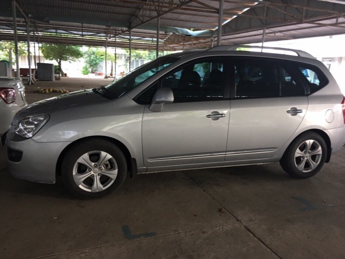 Cần bán xe Kia carens 2017 số sàn màu bạc zin nguyên con từ A tới Z