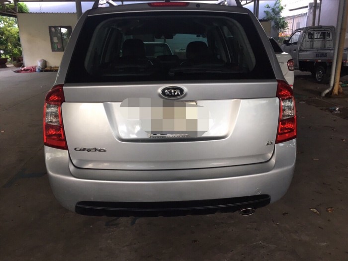 Cần bán xe Kia carens 2017 số sàn màu bạc zin nguyên con từ A tới Z