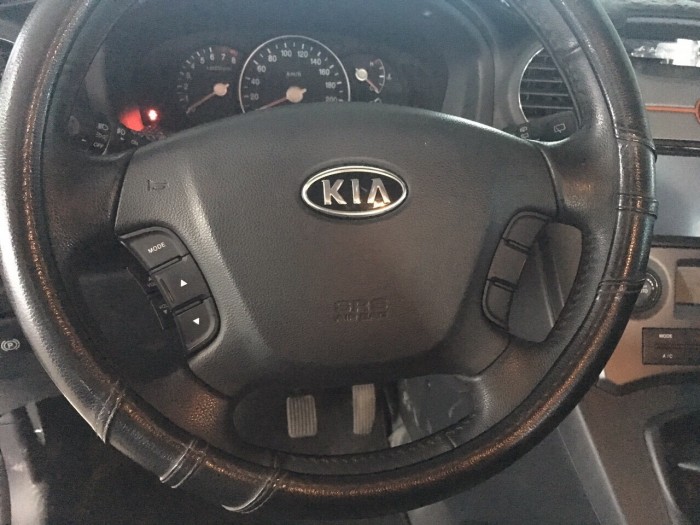 Cần bán xe Kia carens 2017 số sàn màu bạc zin nguyên con từ A tới Z