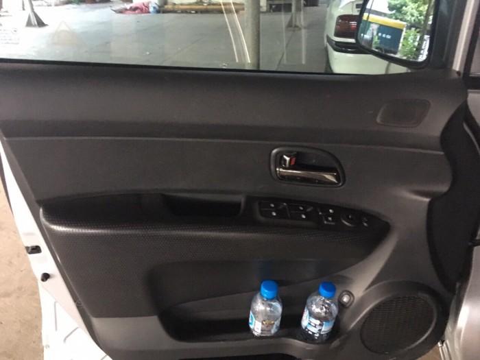 Cần bán xe Kia carens 2017 số sàn màu bạc zin nguyên con từ A tới Z