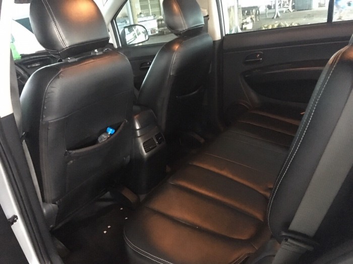 Cần bán xe Kia carens 2017 số sàn màu bạc zin nguyên con từ A tới Z