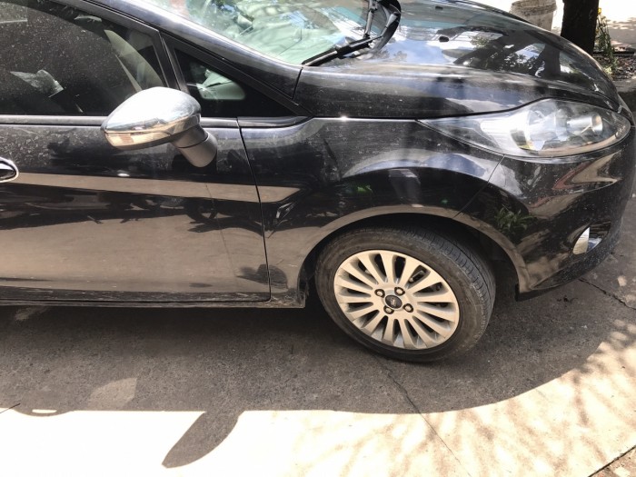 Cần bán xe Ford Fiesta 2011 số tự động màu đen vip