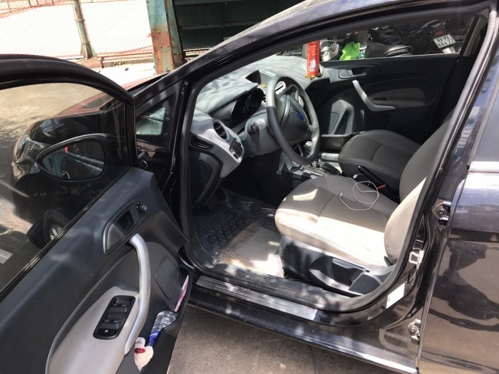 Cần bán xe Ford Fiesta 2011 số tự động màu đen vip