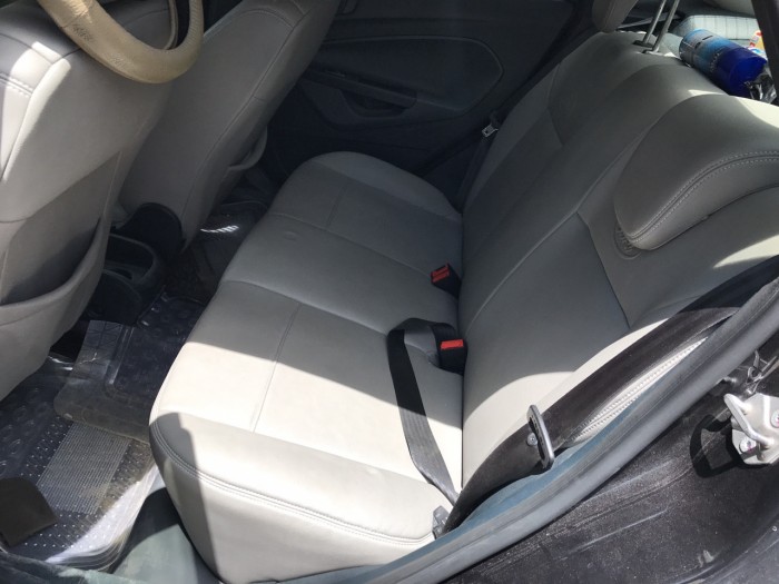 Cần bán xe Ford Fiesta 2011 số tự động màu đen vip