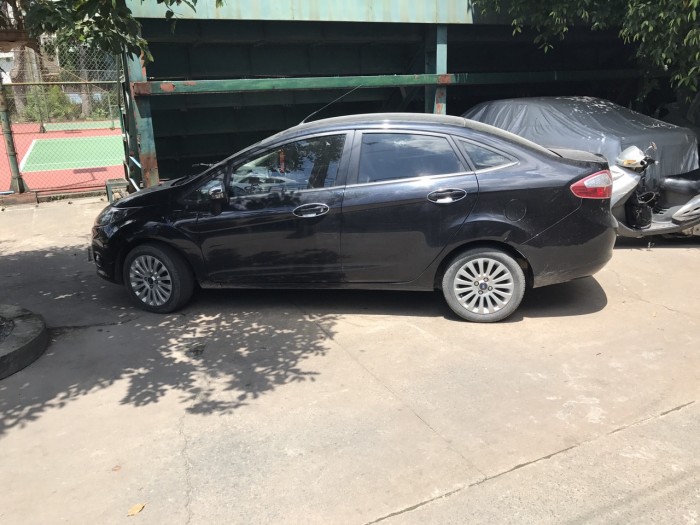Cần bán xe Ford Fiesta 2011 số tự động màu đen vip