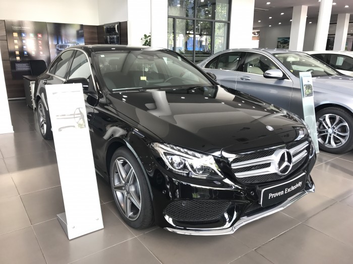 Bán Mercedes C300 AMG 2017 màu Đen chạy lướt giá cực tốt