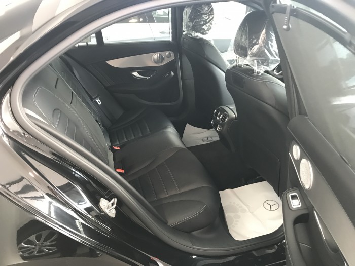 Bán Mercedes C300 AMG 2017 màu Đen chạy lướt giá cực tốt