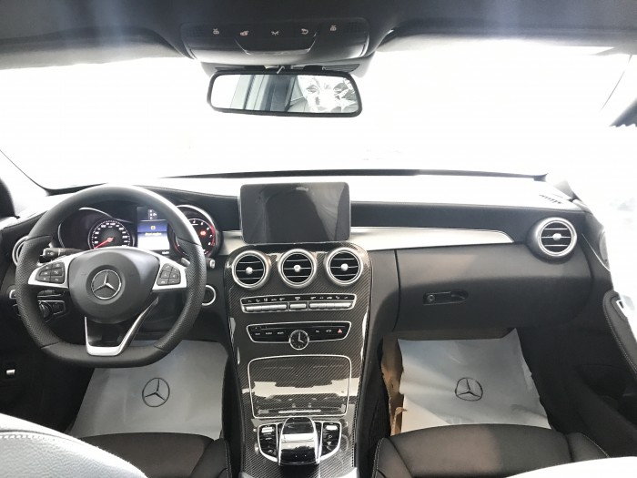 Bán Mercedes C300 AMG 2017 màu Đen chạy lướt giá cực tốt