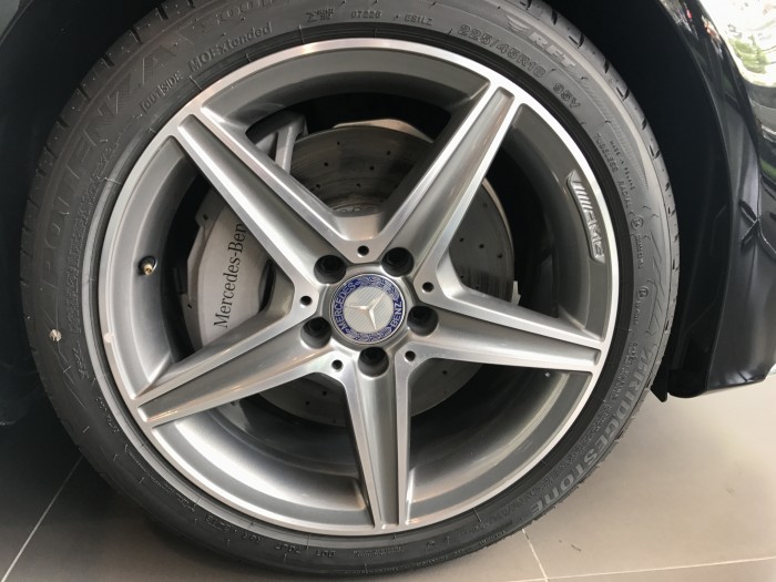 Bán Mercedes C300 AMG 2017 màu Đen chạy lướt giá cực tốt