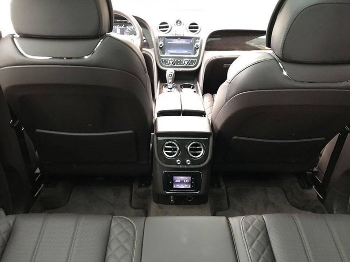 Bán xe Bentley Bentayga First Edition 2017