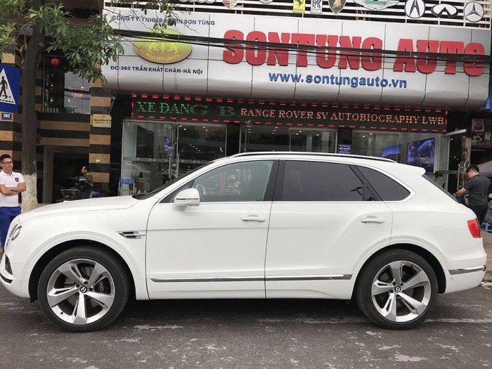 Bán xe Bentley Bentayga First Edition 2017