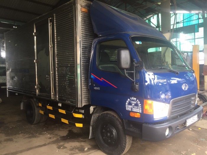 Hyundai hd65 thùng kín vào thành phố 1t85