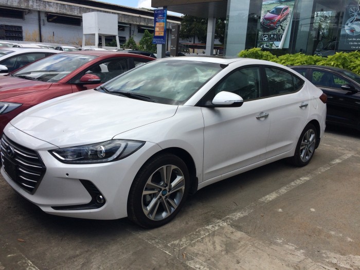 Hyundai Elantra KM hơn 80 triệu