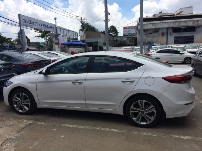 Hyundai Elantra KM hơn 80 triệu