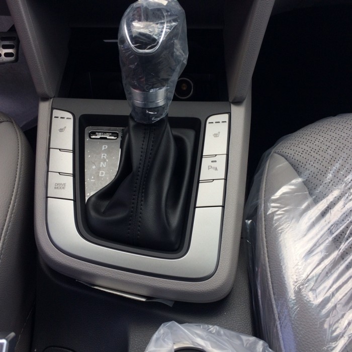 Hyundai Elantra KM hơn 80 triệu