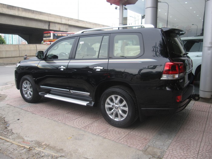 Bán xe Land Cruiser v6 2017 màu đen