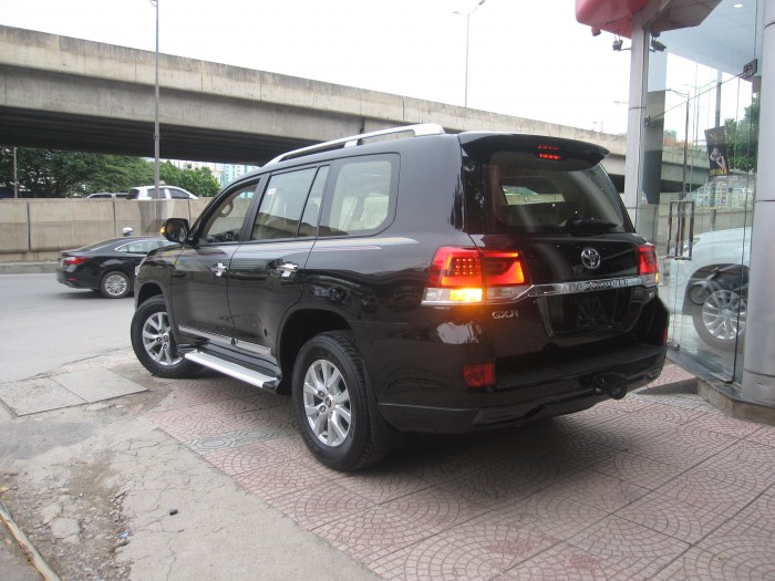 Bán xe Land Cruiser v6 2017 màu đen