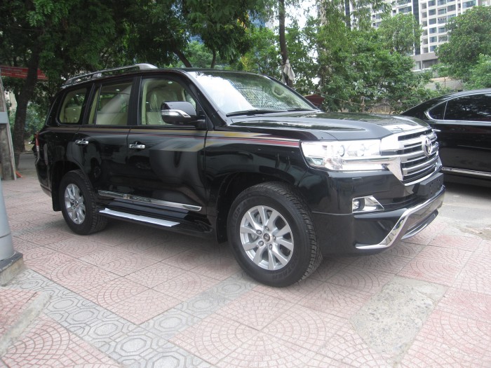 Bán xe Land Cruiser v6 2017 màu đen