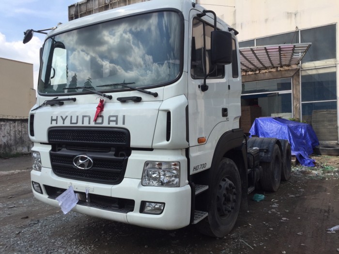 Đầu kéo Hyundai cũ HD700 2015