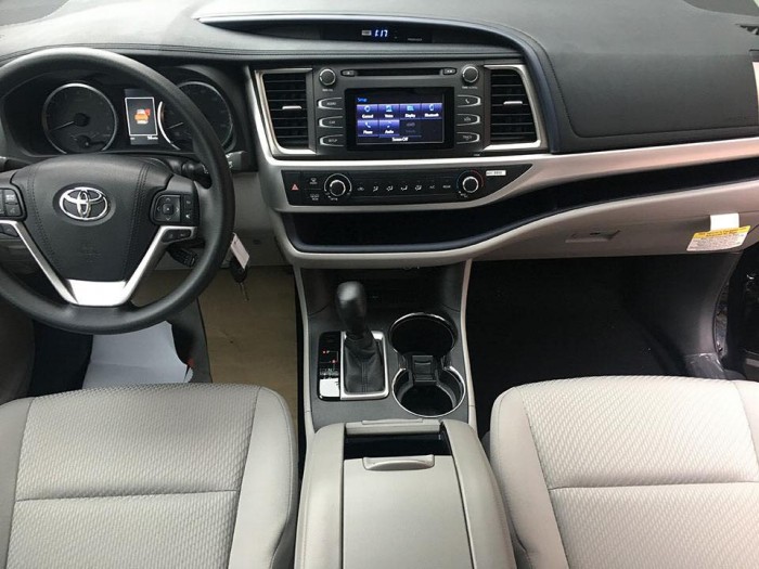 Bán xe Highlander LE 2017 xuất Mỹ