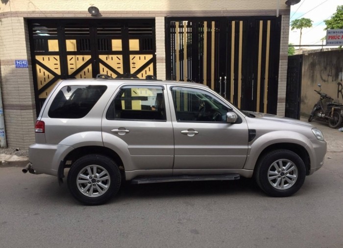 Cần bán Ford Escape xls 2010 số tự động màu hồng phấn