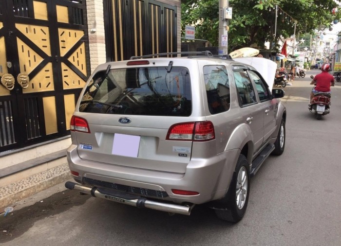 Cần bán Ford Escape xls 2010 số tự động màu hồng phấn