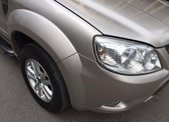 Cần bán Ford Escape xls 2010 số tự động màu hồng phấn