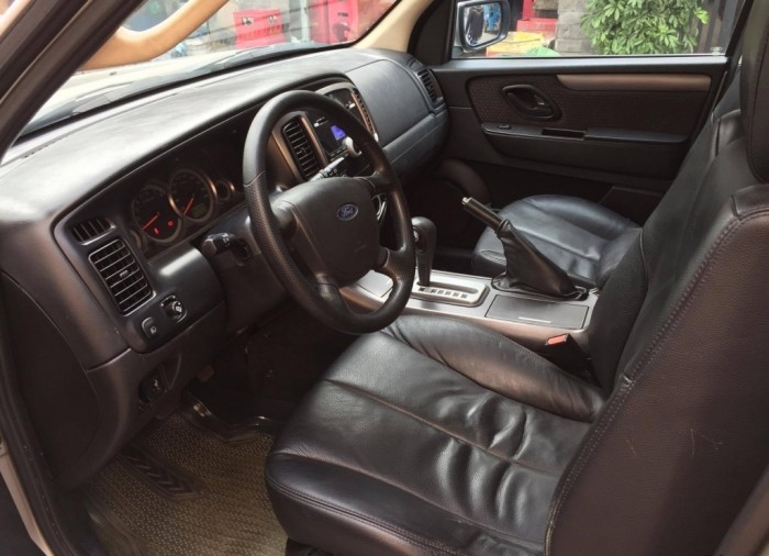 Cần bán Ford Escape xls 2010 số tự động màu hồng phấn