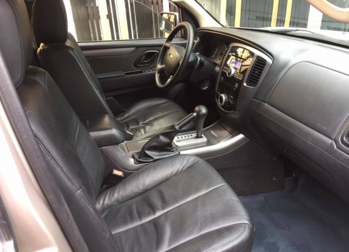 Cần bán Ford Escape xls 2010 số tự động màu hồng phấn