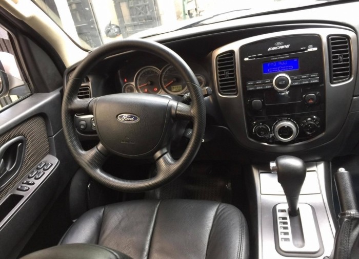 Cần bán Ford Escape xls 2010 số tự động màu hồng phấn