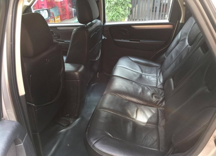 Cần bán Ford Escape xls 2010 số tự động màu hồng phấn