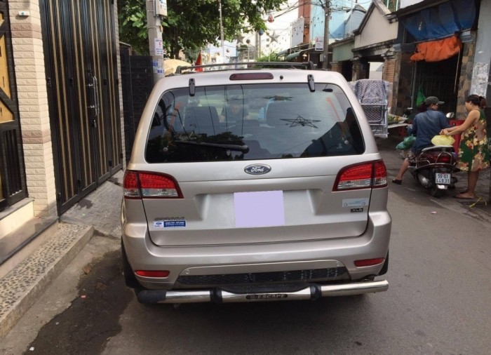 Cần bán Ford Escape xls 2010 số tự động màu hồng phấn