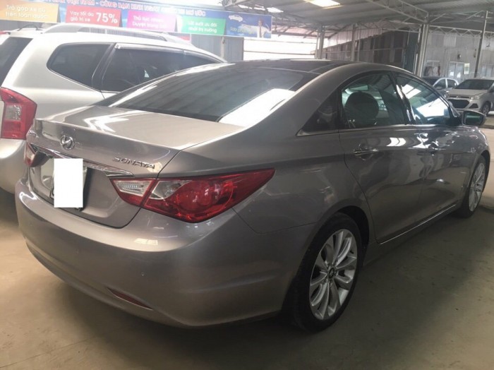 Bán Hyundai Soanta 2.0AT cao cấp, số tự động, màu xám bạc, đời 2010, mới đi 31.000 km, 575tr bao test
