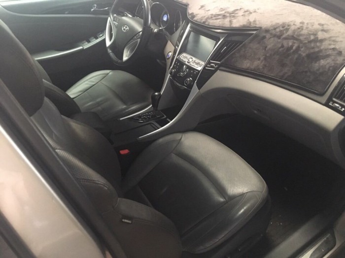 Bán Hyundai Soanta 2.0AT cao cấp, số tự động, màu xám bạc, đời 2010, mới đi 31.000 km, 575tr bao test
