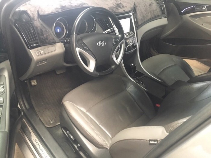 Bán Hyundai Soanta 2.0AT cao cấp, số tự động, màu xám bạc, đời 2010, mới đi 31.000 km, 575tr bao test