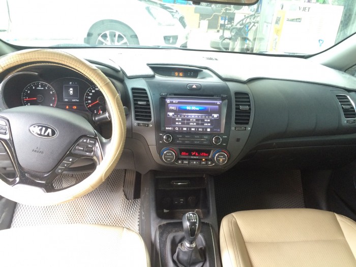 Bán Kia K3 1.6MT số sàn, đời 2016, màu trắng, xe đẹp, còn thơm mùi mới 542tr, bao test