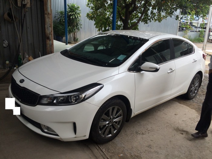 Bán Kia K3 1.6MT số sàn, đời 2016, màu trắng, xe đẹp, còn thơm mùi mới 542tr, bao test