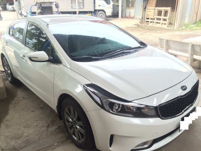 Bán Kia K3 1.6MT số sàn, đời 2016, màu trắng, xe đẹp, còn thơm mùi mới 542tr, bao test
