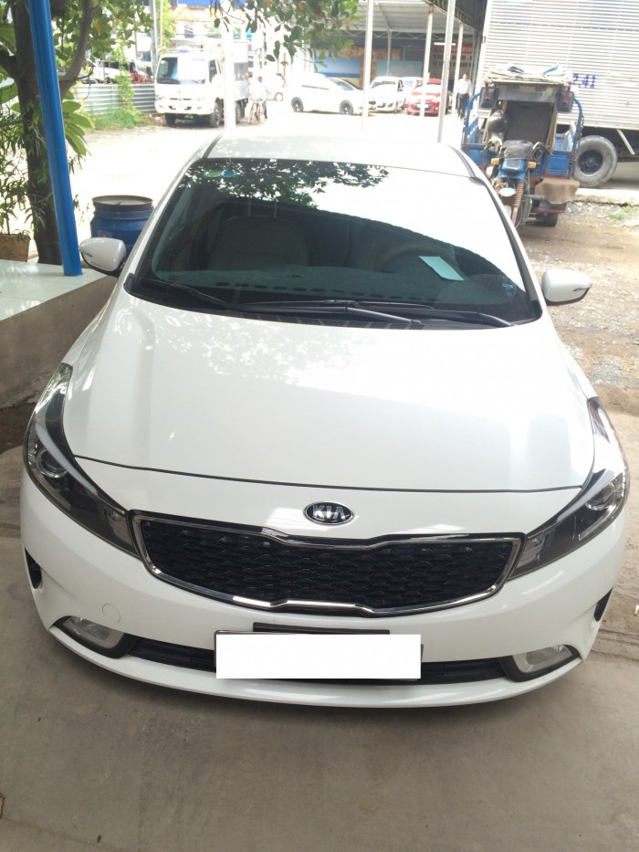 Bán Kia K3 1.6MT số sàn, đời 2016, màu trắng, xe đẹp, còn thơm mùi mới 542tr, bao test