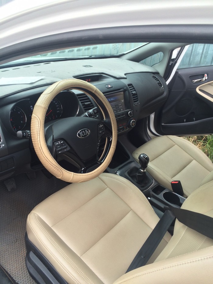 Bán Kia K3 1.6MT số sàn, đời 2016, màu trắng, xe đẹp, còn thơm mùi mới 542tr, bao test