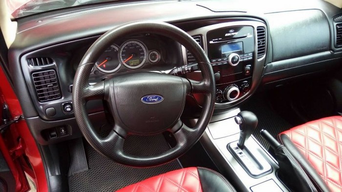 Ford Escape XLS 2.3, màu Đỏ, Model 2011, Biển Hà Nội